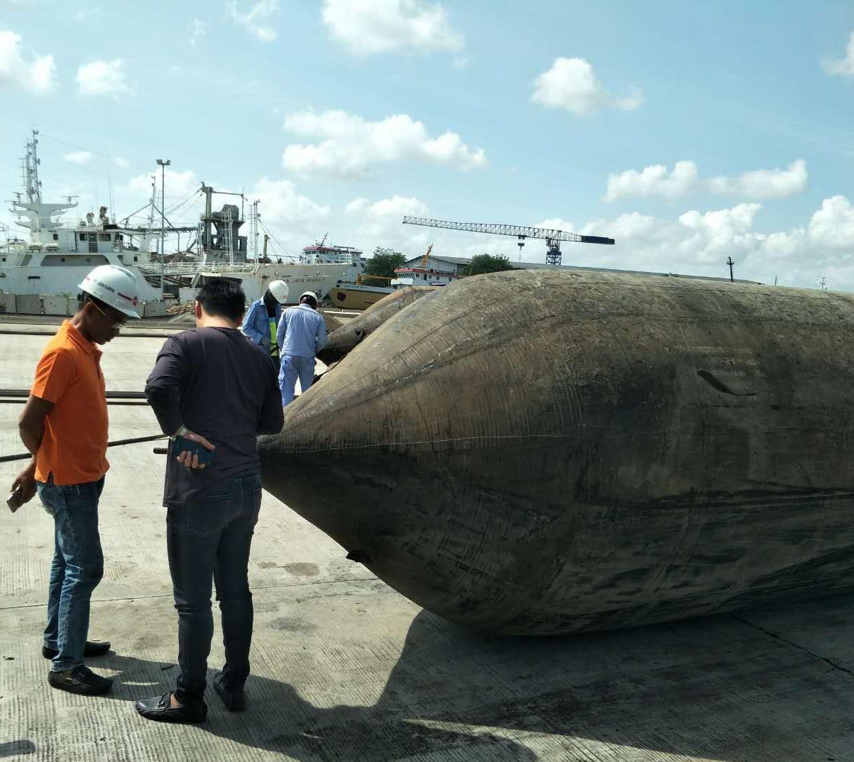 Spuštění airbagu na lodi 21