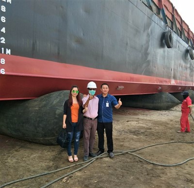 Loděnice Spuštění A Dokovací Válec Airbag