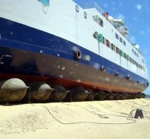 Lodní startovací námořní airbag