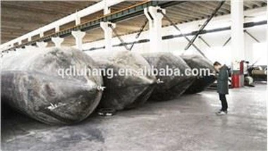 Lodní válečkové airbagy pro spuštění lodi